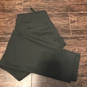 Lululemon Jet Crop Slim.
